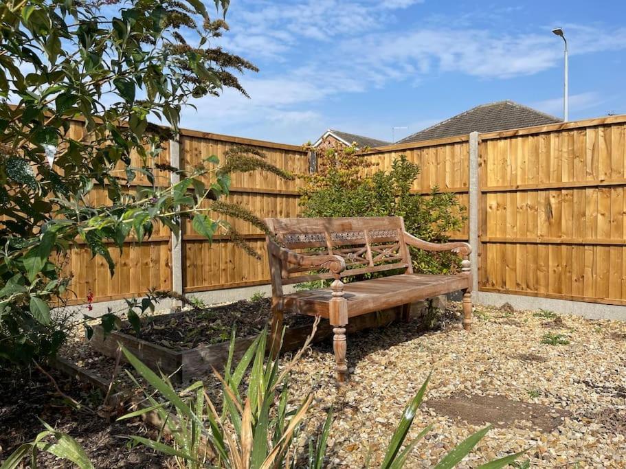 Lodge In The Heart Of Bourne Thurlby Exterior foto